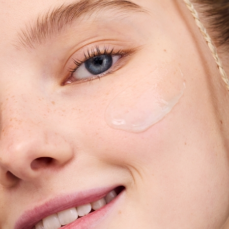 essence Superman hydratační podkladová báze pod make-up