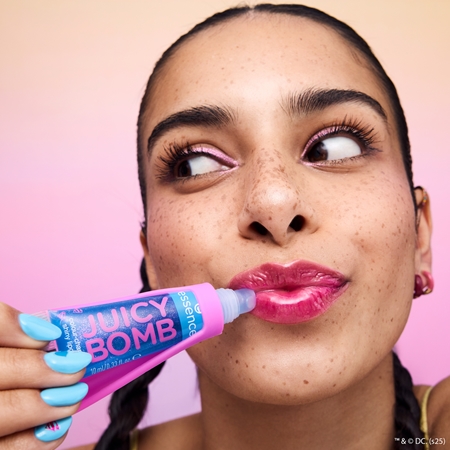 essence Superman Juicy Bomb samozabarvujicí pH lesk na rty