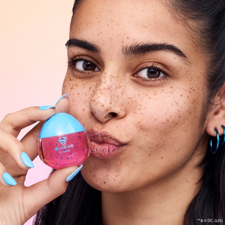 essence Superman peeling na rty