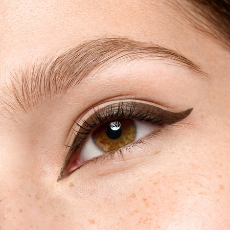 essence Eyeliner Pen očná linka v pere
