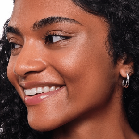 essence Soft Touch cream highlighter with powder effect