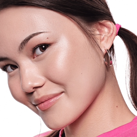essence Soft Touch cream highlighter with powder effect