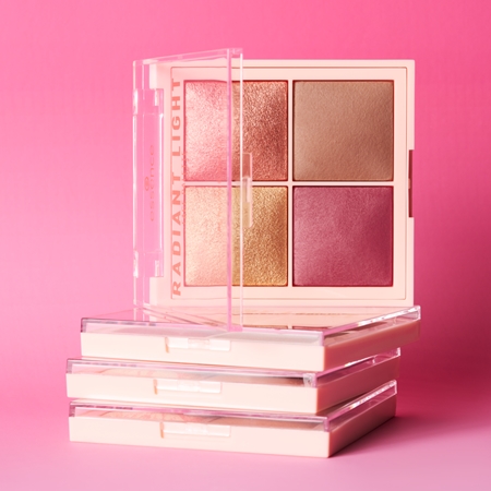 essence Radiant Light paleta de iluminadores e blushes