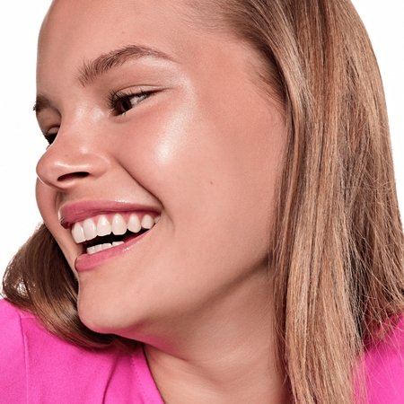 essence BABY GOT GLOW Brightening Stick for brilliant shine