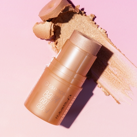 essence BABY GOT GLOW Brightening Stick for brilliant shine