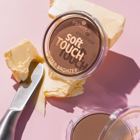 essence Soft Touch Bronzeris ar matējuma efektu