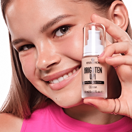 essence BRIGHTEN UP! Perfecting Primer Liquid Primer under makeup
