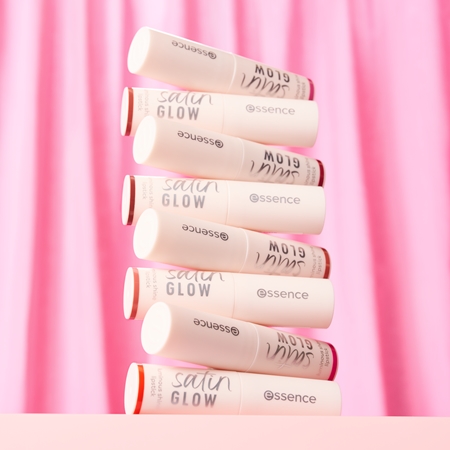 essence satin GLOW batom cremoso com efeito de cetim