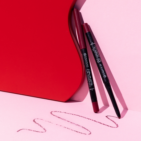 essence 8h Matte Comfort Mattierender Konturenstift für die Lippen mit einem Anspitzer