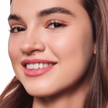 essence 8h Matte Comfort mat svinčnik za ustnice s šilčkom