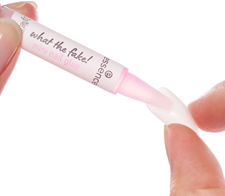 essence WHAT THE FAKE! Nail Glue