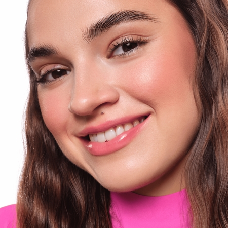 essence Soft Touch bronzer s matným efektem
