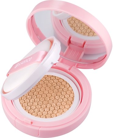 essence BRIGHTEN UP! Cushion Foundation μεικ απ σε σφουγγαράκι