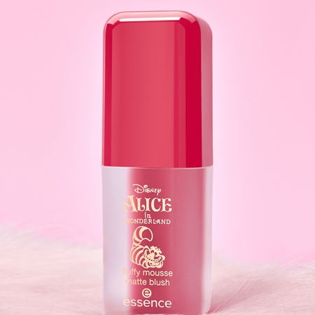 essence Disney Alice in Wonderland blush liquide effet mat