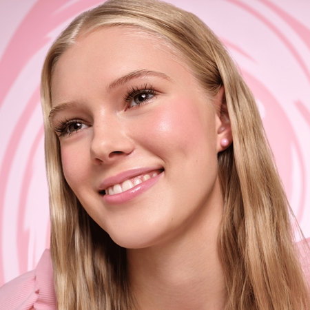 essence Disney Alice in Wonderland liquid blusher with matt effect