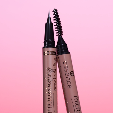 essence Microblading crayon pour sourcils avec pinceau