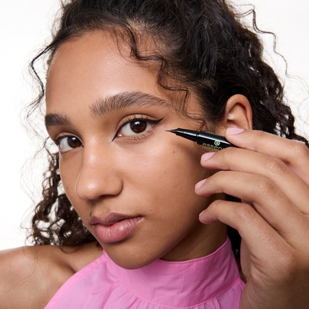 essence Flick it! präziser wasserbeständiger Liner für die Augen