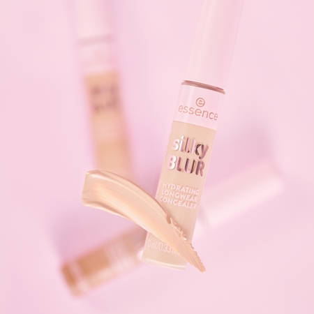 essence silky BLUR Natural Coverage Hydrating Foundation for a matt look