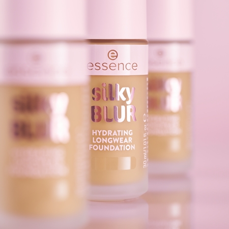 essence silky BLUR Natural Coverage Hydrating Foundation for a matt look