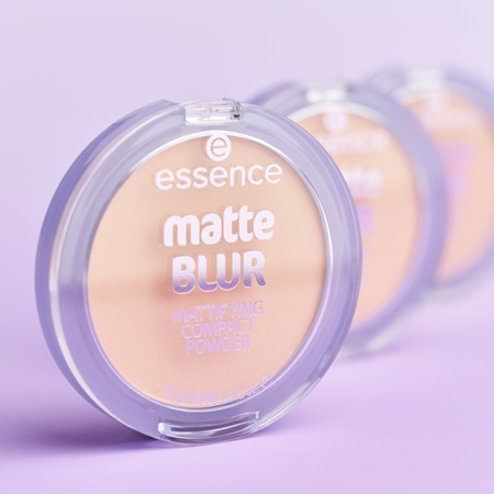 essence matte BLUR poudre compacte à effet matifiant