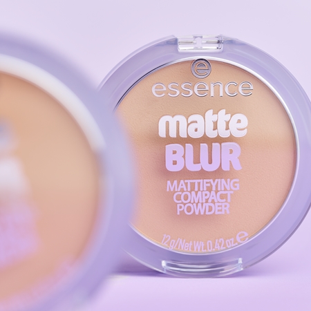 essence matte BLUR poudre compacte à effet matifiant