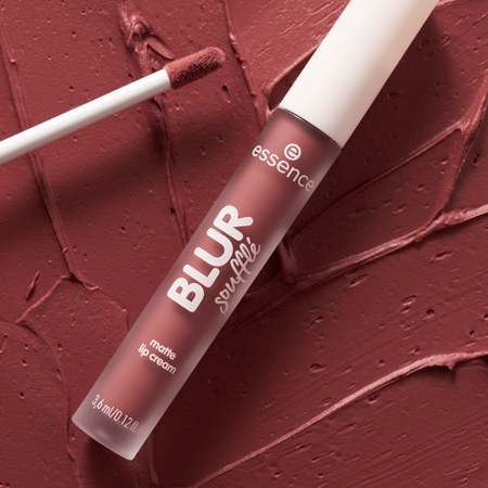 essence Blur Soufflé Šķidra matētā lūpu krāsa