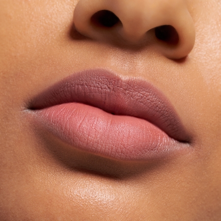 essence Blur Soufflé Šķidra matētā lūpu krāsa