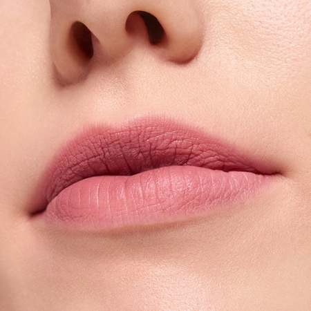 essence Blur Soufflé Šķidra matētā lūpu krāsa