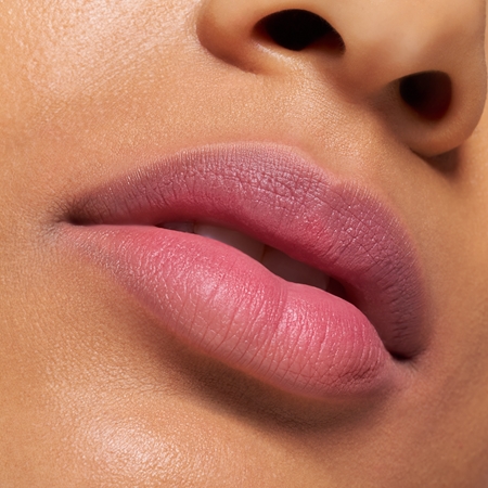 essence Blur Soufflé Šķidra matētā lūpu krāsa