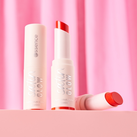 essence satin GLOW cremiger Lippenstift mit Satin-Finish