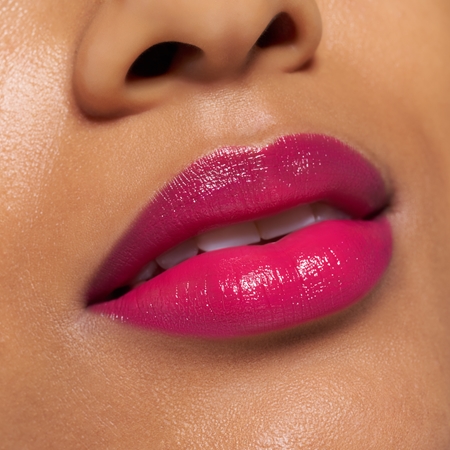 essence satin GLOW cremiger Lippenstift mit Satin-Finish