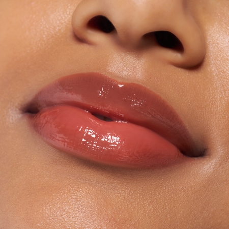 essence Juicy Bomb bálsamo labial