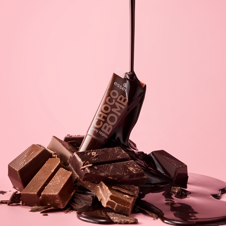 essence Choco Bomb блиск для губ з блискітками