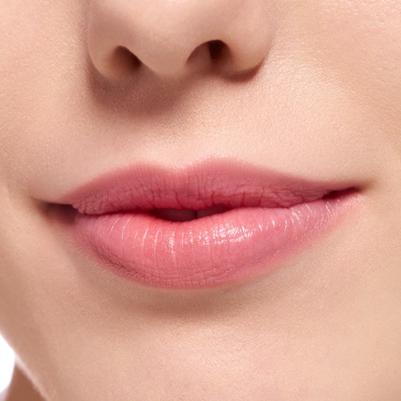 essence 8h Matte Comfort matinis lūpų pieštukas su drožtuku