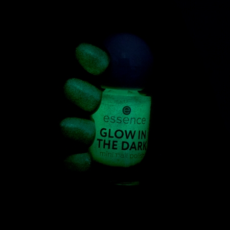 essence GLOW IN THE DARK Nagellack Mini