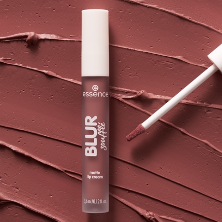 essence Blur Soufflé Šķidra matētā lūpu krāsa