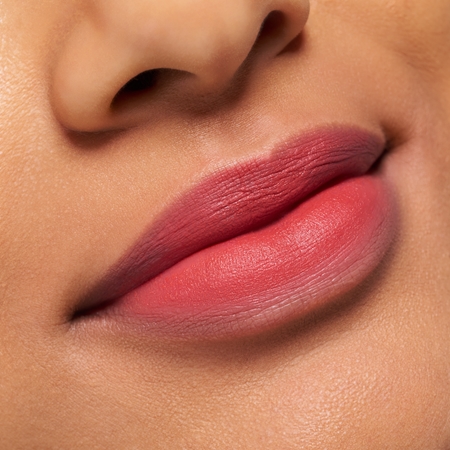 essence Blur Soufflé skystieji matiniai lūpų dažai