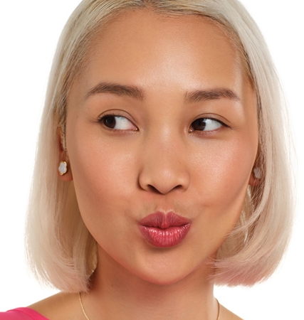 essence Juicy Bomb lip gloss cu efect de crestere