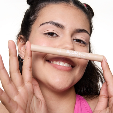 essence BLUR NUDE Eyeshadow Stick