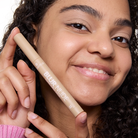 essence BLUR NUDE σκιές ματιών σε μολύβι