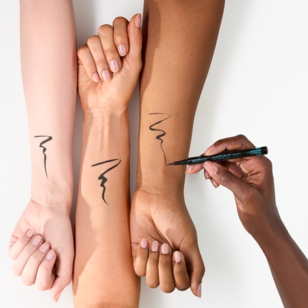 essence Eyeliner Pen präziser wasserbeständiger Liner für einen langanhaltenden Effekt