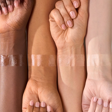 essence milky GLAZED feuchtigkeitsspendender Primer unter dem Make-up mit aufhellender Wirkung