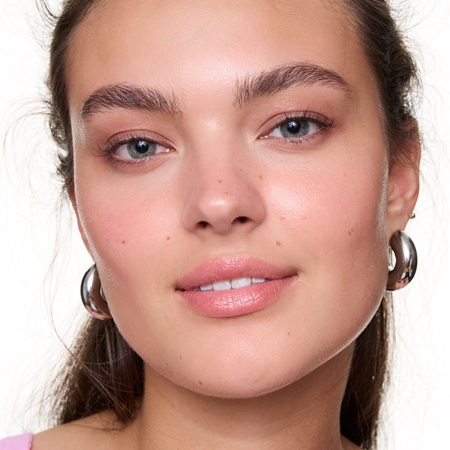 essence milky GLAZED feuchtigkeitsspendender Primer unter dem Make-up mit aufhellender Wirkung