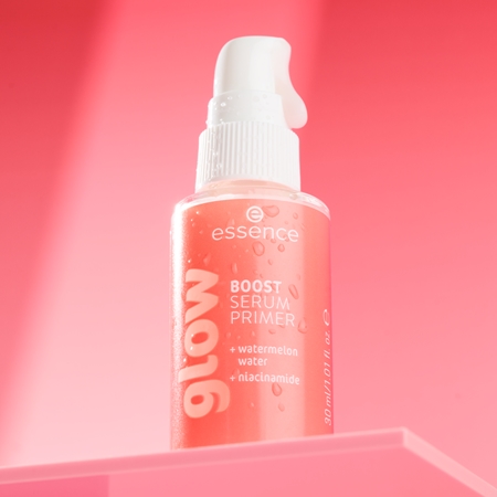 essence Glow Boost Serum Primer sérum subjacente iluminador