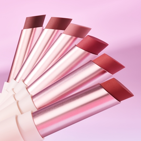 essence Blur Soufflé tönender Lippenbalsam mit Matt-Effekt