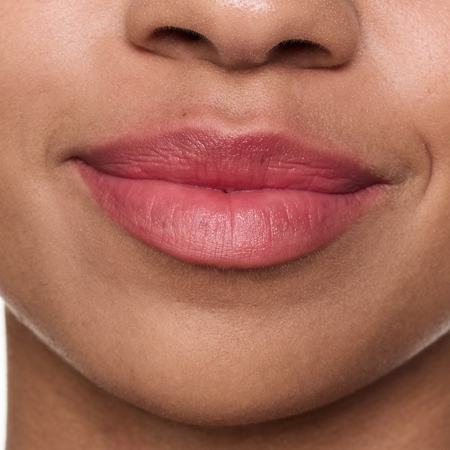 essence Blur Soufflé tönender Lippenbalsam mit Matt-Effekt