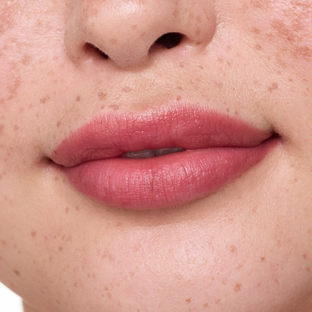essence Blur Soufflé tönender Lippenbalsam mit Matt-Effekt