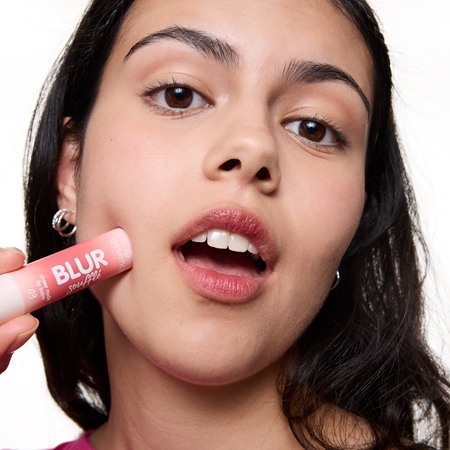 essence Blur Soufflé tönender Lippenbalsam mit Matt-Effekt