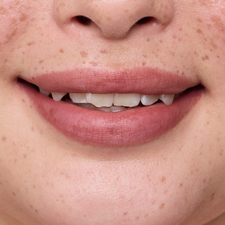 essence Blur Soufflé tönender Lippenbalsam mit Matt-Effekt