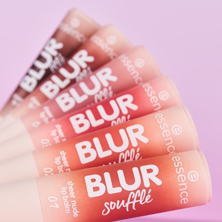 essence Blur Soufflé tönender Lippenbalsam mit Matt-Effekt